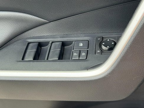 Used 2019 Toyota RAV4 LE image 23