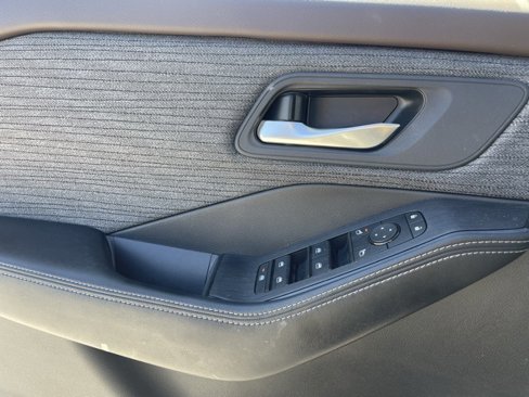 Used 2023 Nissan Rogue SV image 18