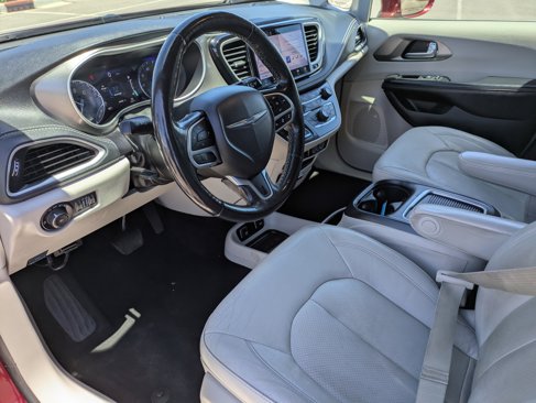 Used 2021 Chrysler Pacifica Touring-L image 26