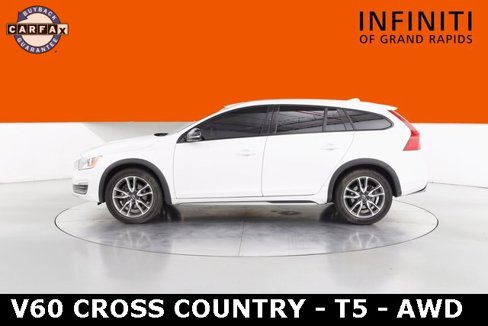 Used 2016 Volvo V60 T5 Cross Country w/ Climate Package image 6