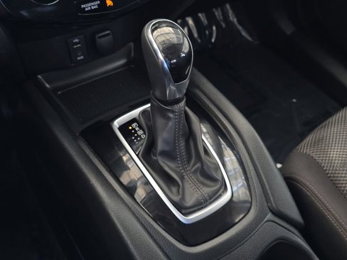 Used 2018 Nissan Rogue Sport SV image 14