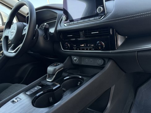 Used 2023 Nissan Rogue SV image 29