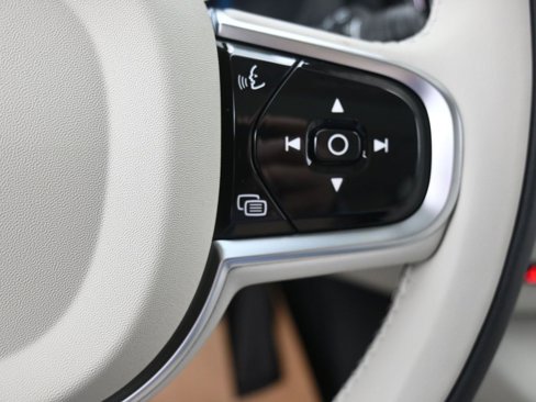 New 2025 Volvo XC60 B5 Core w/ Climate Package image 18
