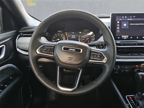 Used 2023 Jeep Compass Latitude image 12
