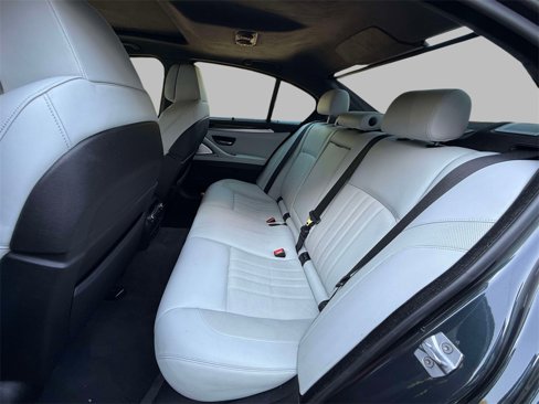 Used 2013 BMW M5 image 19