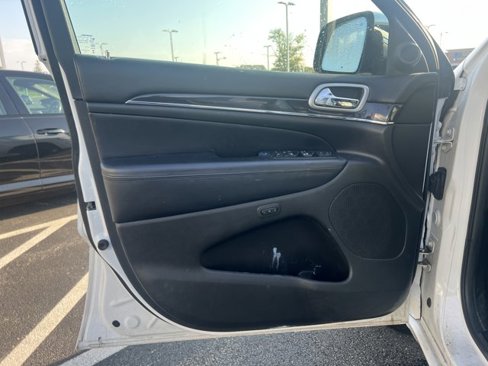Used 2018 Jeep Grand Cherokee Overland image 7