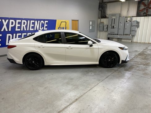Used 2025 Toyota Camry SE image 8