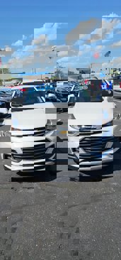 Used 2022 Chevrolet Trax LT w/ LT Convenience Package image 2