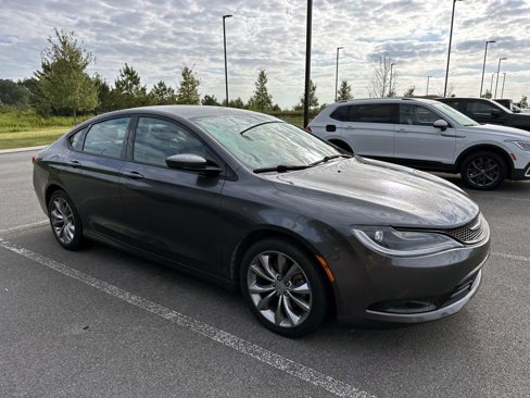 Used 2015 Chrysler 200 S w/ Comfort Group image 3
