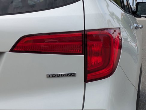 Used 2018 Honda Pilot Touring image 11