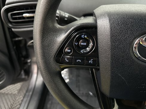 Used 2021 Toyota Prius LE image 17
