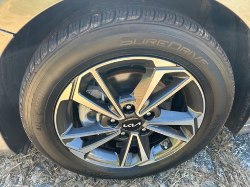 Used 2023 Kia Forte LXS image 11