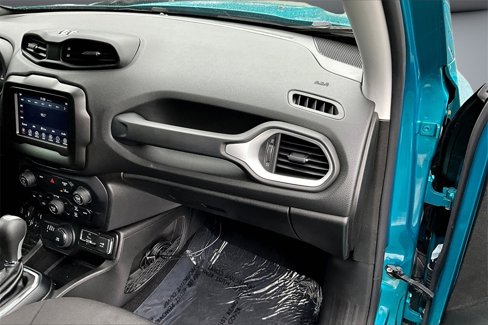 Used 2021 Jeep Renegade Latitude w/ Sun & Sound Group image 24