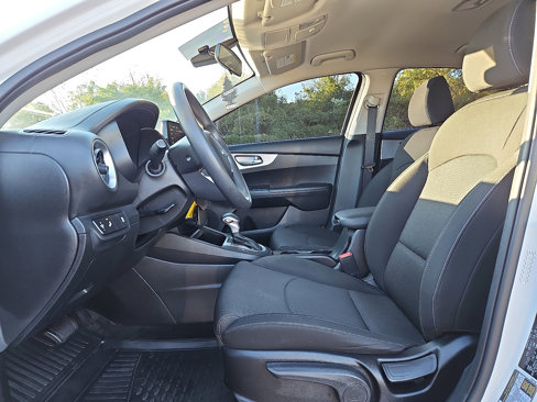 Used 2023 Kia Forte LXS w/ LXS Technology Package image 13