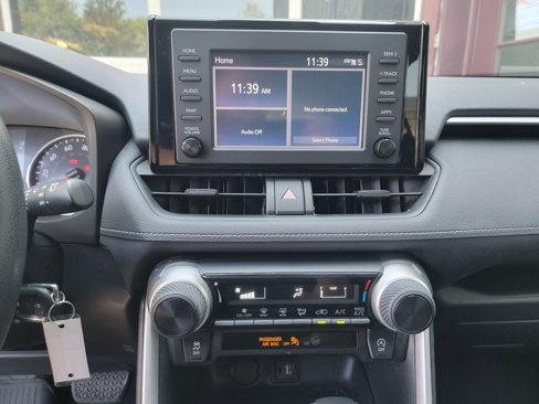 Used 2019 Toyota RAV4 LE image 21