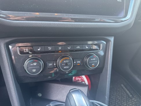 Used 2018 Volkswagen Tiguan SE image 14