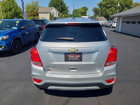 Used 2018 Chevrolet Trax LT w/ LT Convenience Package image 4