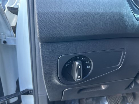 Used 2018 Volkswagen Tiguan SEL image 38