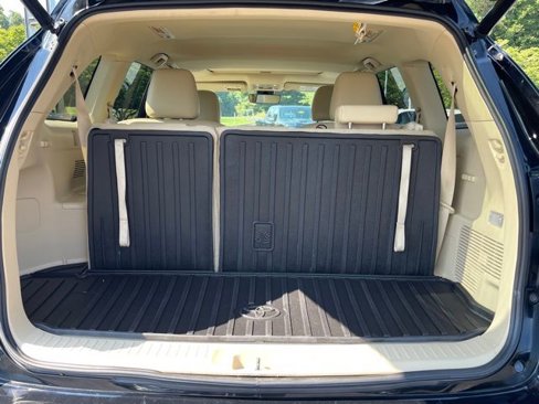 Used 2019 Toyota Highlander XLE w/ Phone Cable & Charge Package image 21