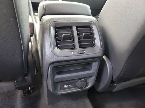 Used 2022 Volkswagen Tiguan SE image 14