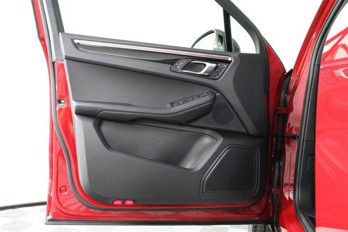Certified 2025 Porsche Macan Turbo image 20