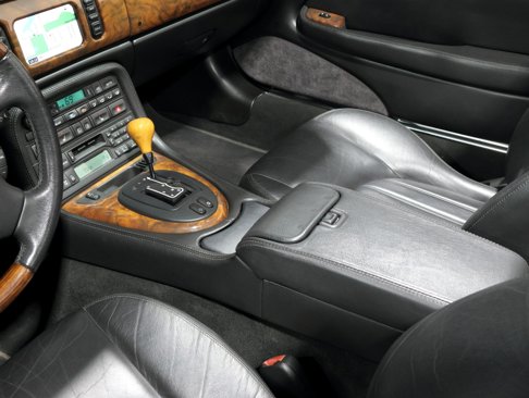 Used 2001 Jaguar XK8 Convertible image 80