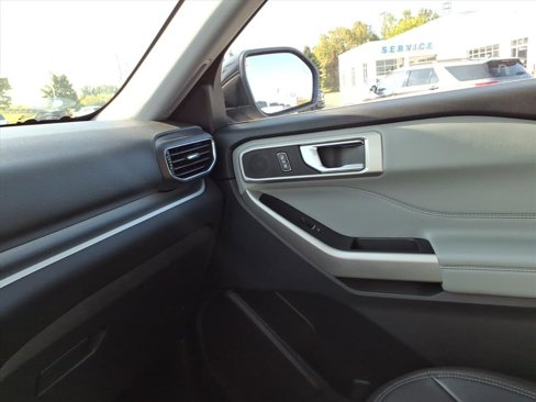 Used 2022 Ford Explorer XLT w/ Equipment Group 202A image 21