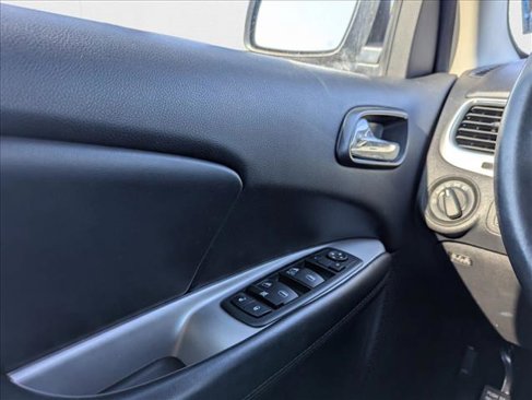 Used 2016 Dodge Journey SE w/ Flexible Seating Group image 10