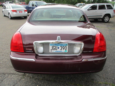 Used 2006 Lincoln Town Car Signature image 7