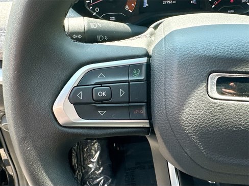 Used 2024 Jeep Compass Latitude image 12