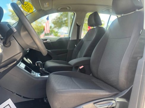 Used 2018 Volkswagen Tiguan Limited w/ Alloy Wheels Package image 21