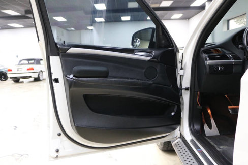 Used 2011 BMW X5 xDrive50i image 16