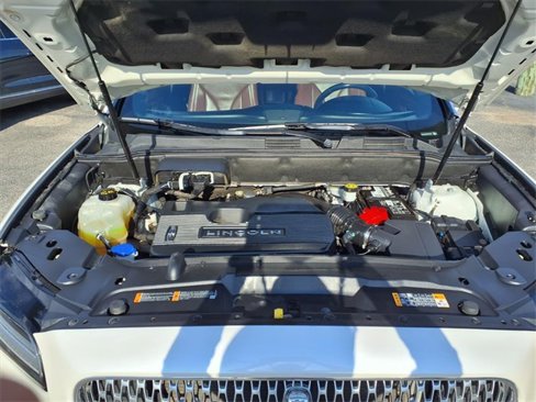 Used 2019 Lincoln Nautilus Reserve image 3