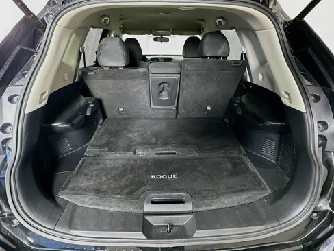 Used 2017 Nissan Rogue SV w/ SV Premium Package image 27