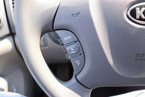 Used 2011 Kia Sedona LX image 23