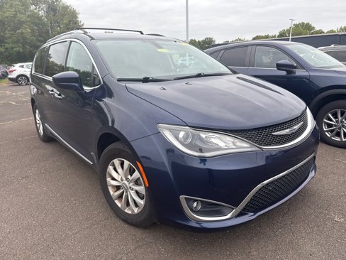 Used 2019 Chrysler Pacifica Touring-L image 1