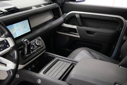 Used 2020 Land Rover Defender 110 First Edition image 22