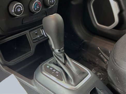 Used 2020 Jeep Renegade Sport image 24