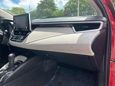 Used 2020 Toyota Corolla LE image 22