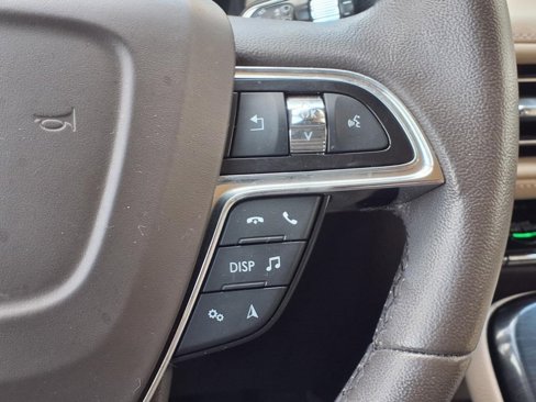 Used 2021 Lincoln Nautilus FWD image 16