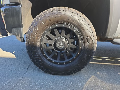 Used 2020 Chevrolet Silverado 2500 Custom w/ Custom Value Package image 10