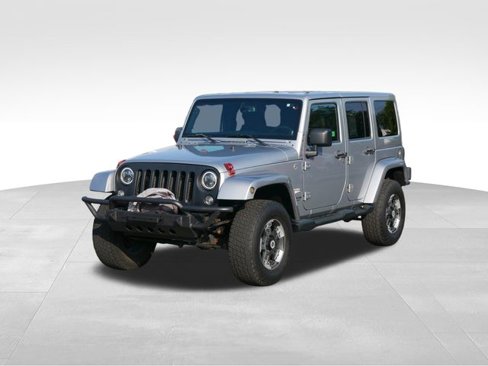 Used 2014 Jeep Wrangler Unlimited Sahara w/ Connectivity Group image 3