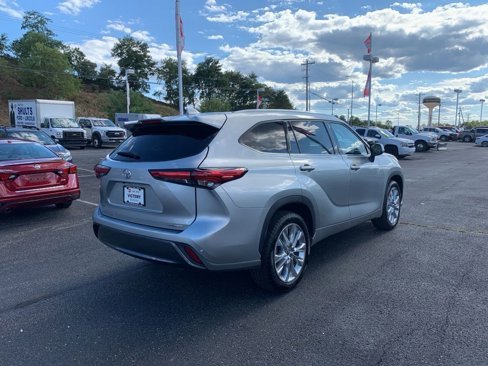 Used 2021 Toyota Highlander Limited image 4