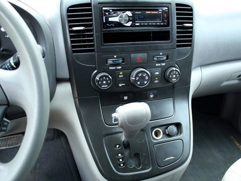Used 2012 Kia Sedona LX image 28