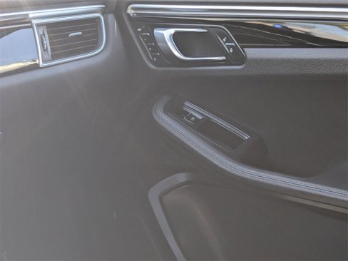 Used 2017 Porsche Macan image 14