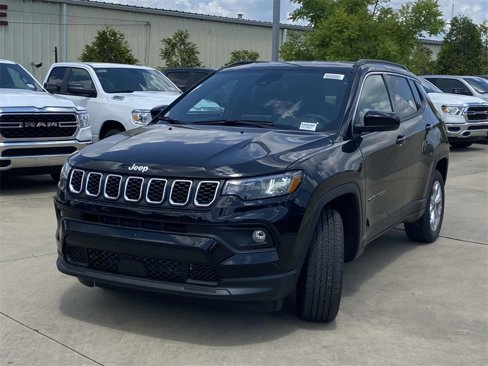 New 2025 Jeep Compass Latitude image 3