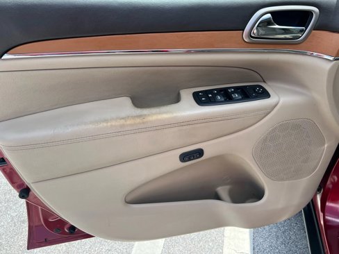 Used 2013 Jeep Grand Cherokee Overland image 15