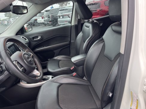 Used 2021 Jeep Compass Latitude image 9