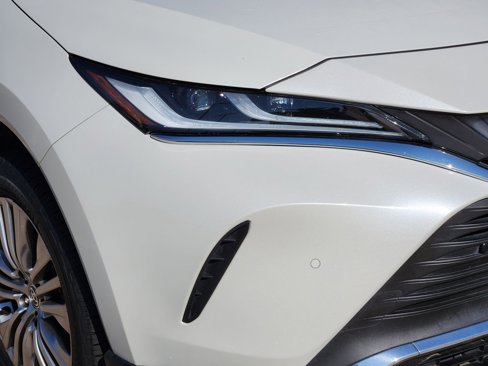 Used 2021 Toyota Venza XLE image 9