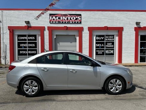Used 2013 Chevrolet Cruze LS image 1